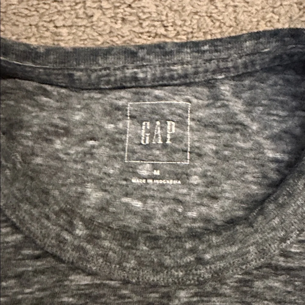 GAP Heather Gray Men's Short Sleeve Tee - Size M